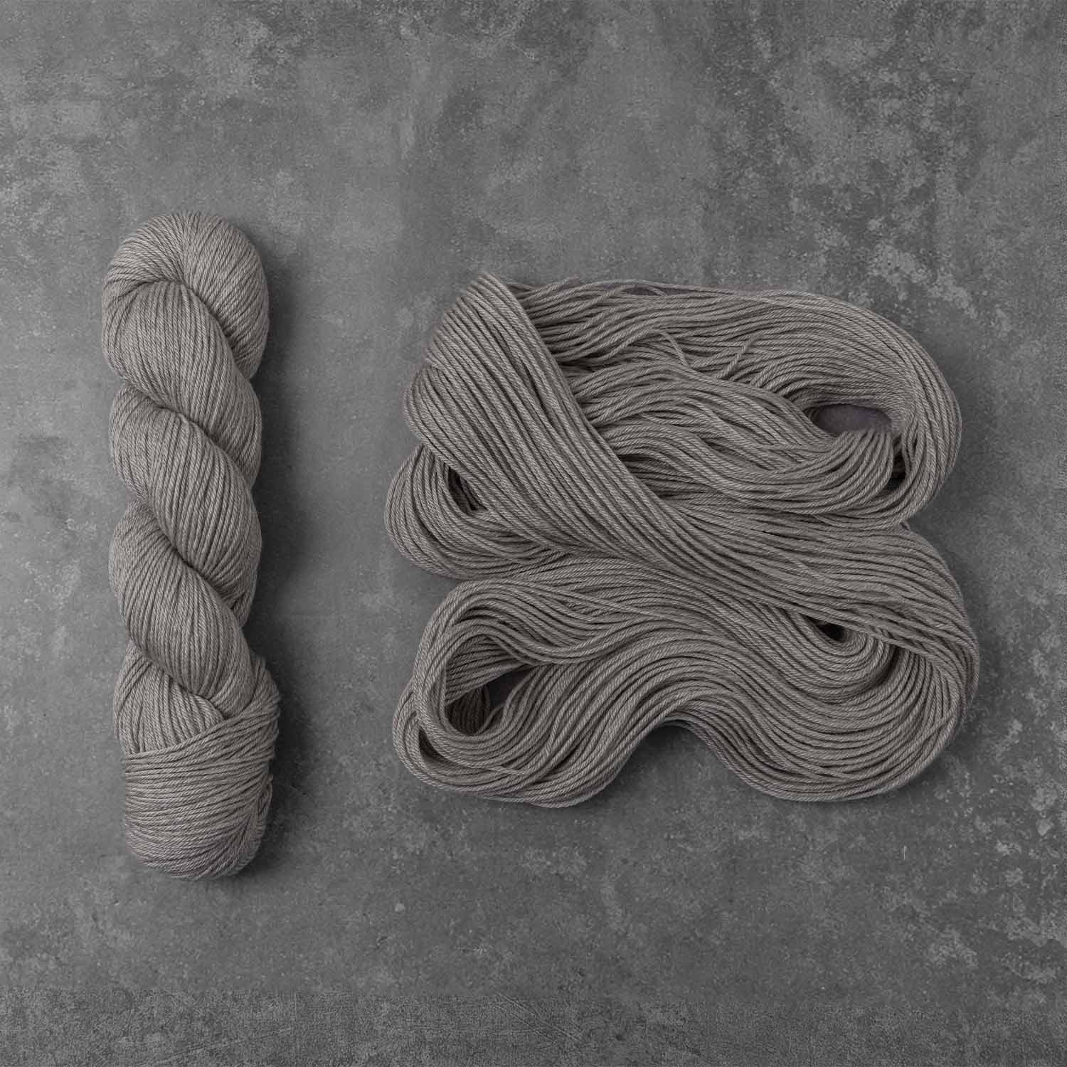 Yasmin (grey) DK