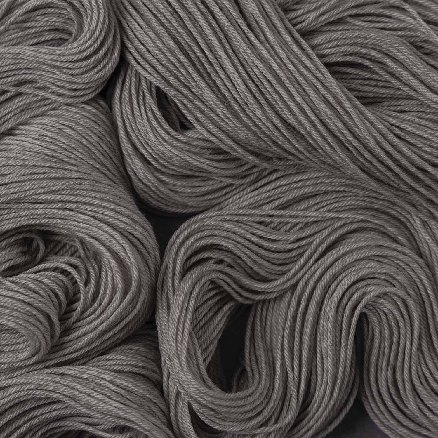 Yasmin (grey) DK