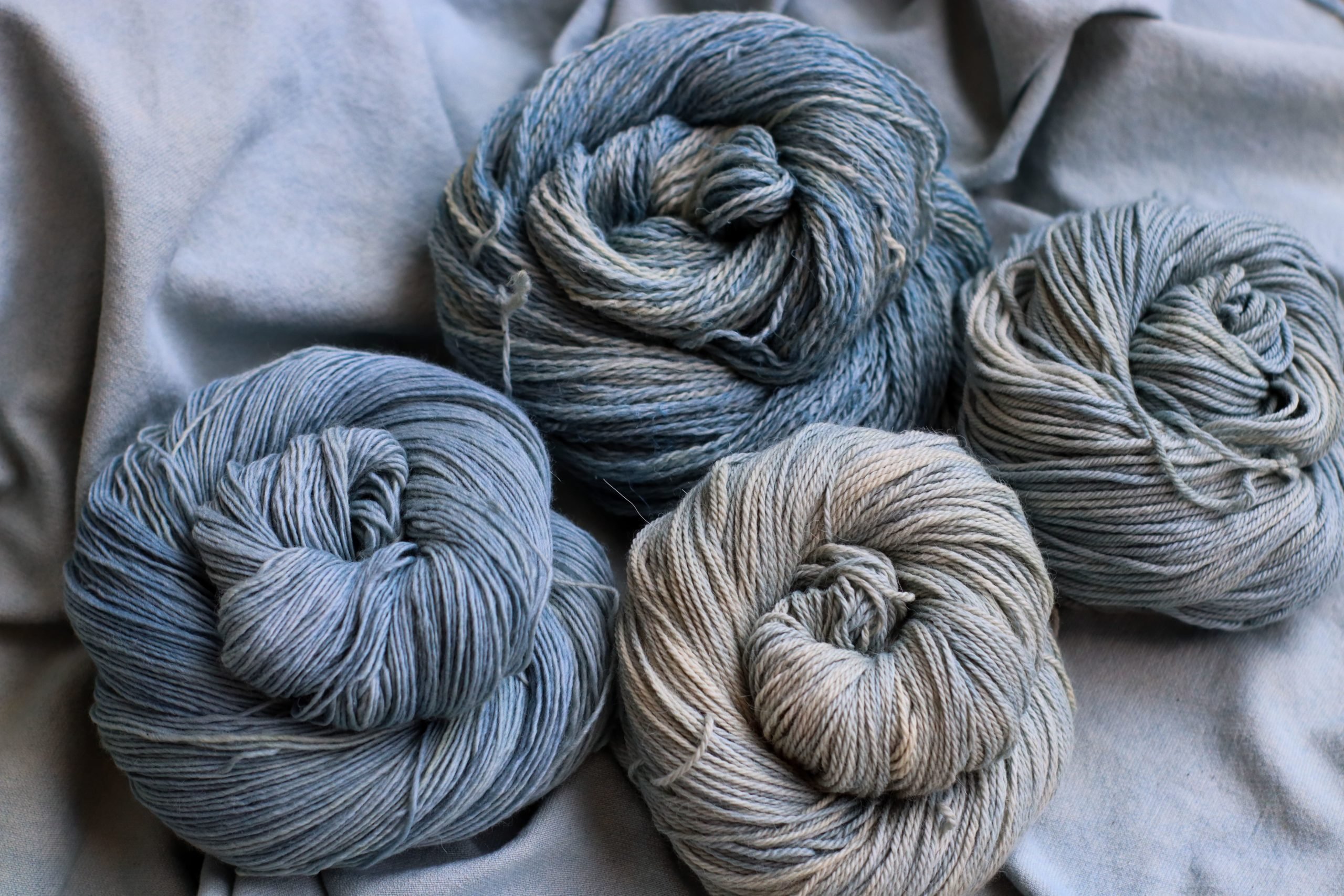 Dyeing Yarn For A Specific Pattern (Featuring Knomad Cirrus + Dip