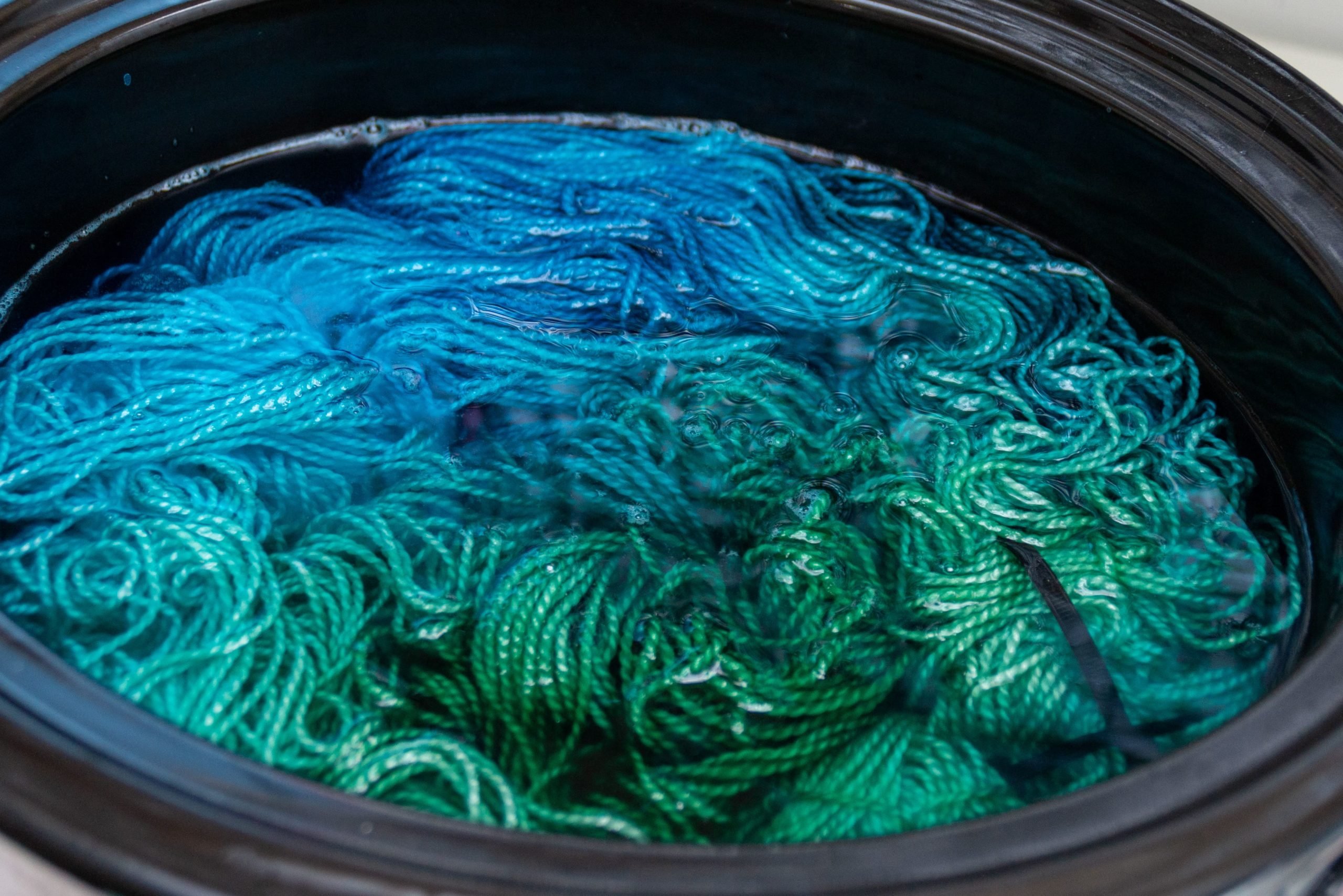 Ocean Blue with RIT Dye - Knomad Yarn Blogs How to Dye