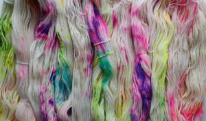 Speckle undyed yarn